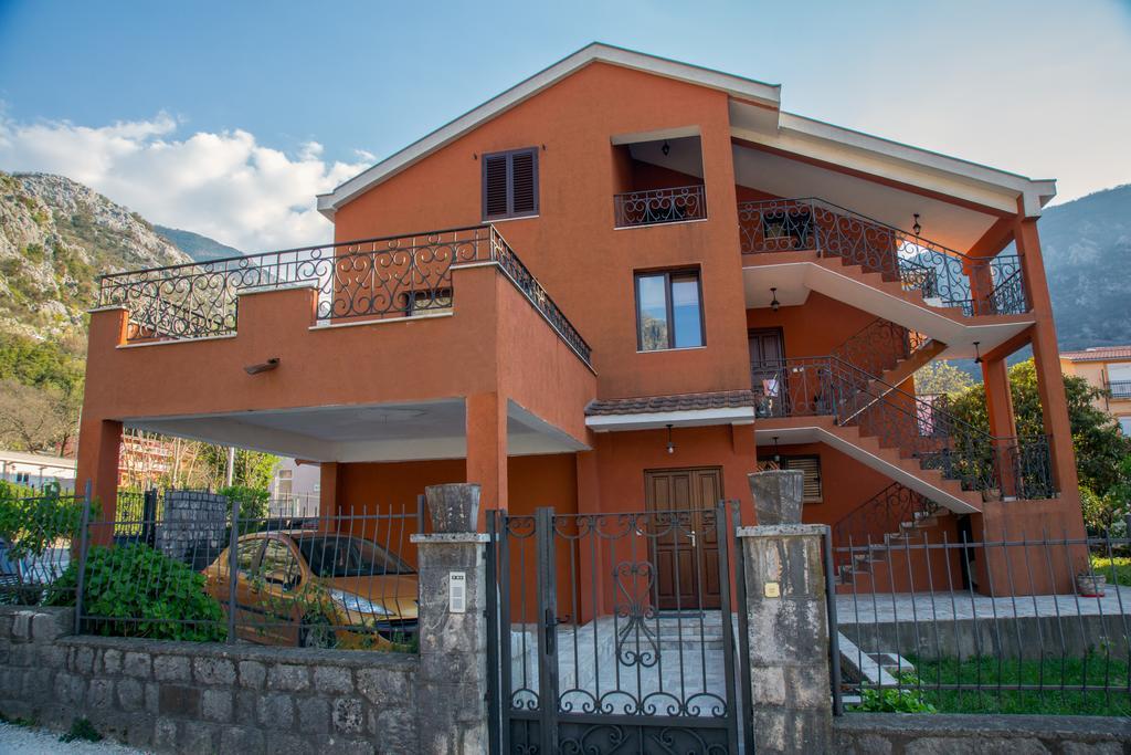 Apartment Atina Kotor Exterior photo